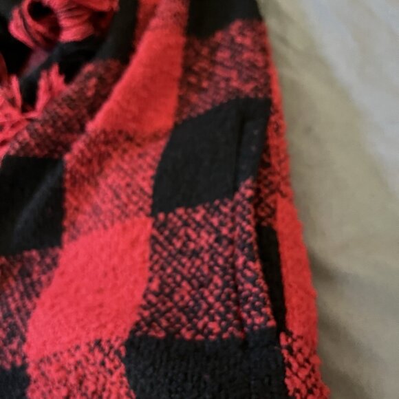 Chelsea And Theodore Women’s Sleeveless Cardigan Sweater Red And Black Fringe - Picture 8 of 8